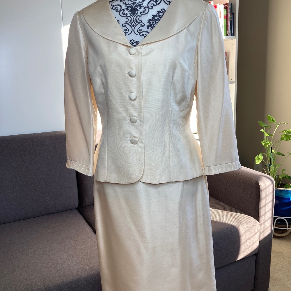 Maggy London Ivory Two-Piece Silk Suit - Size 8, EUC